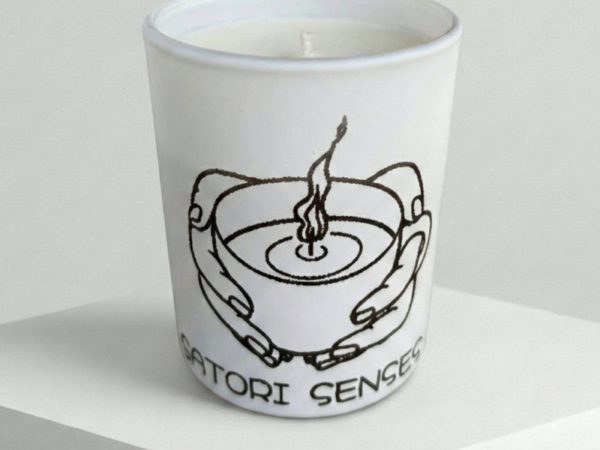 energizante vela de soja con olor a café capuchino