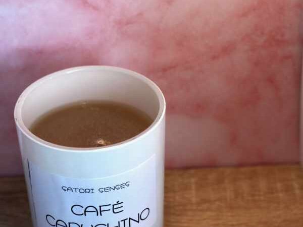 energizante vela de soja con olor a café capuchino