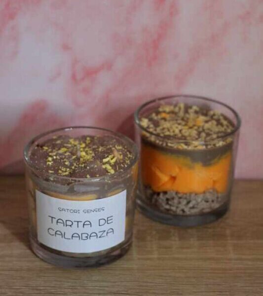 vela de soja aromática con forma de tarta de calabaza
