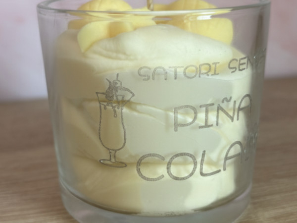 vela de cera de soja con olor a piña colada