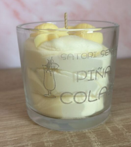 vela de cera de soja con olor a piña colada