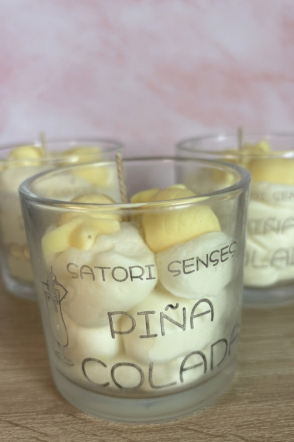 velas de cera de soja con olor a piña colada