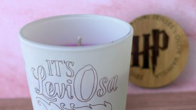 vela de la colección harry potter con olor a frutos del bosque