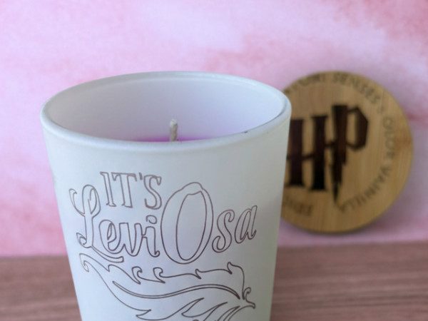 vela de la colección harry potter con olor a frutos del bosque