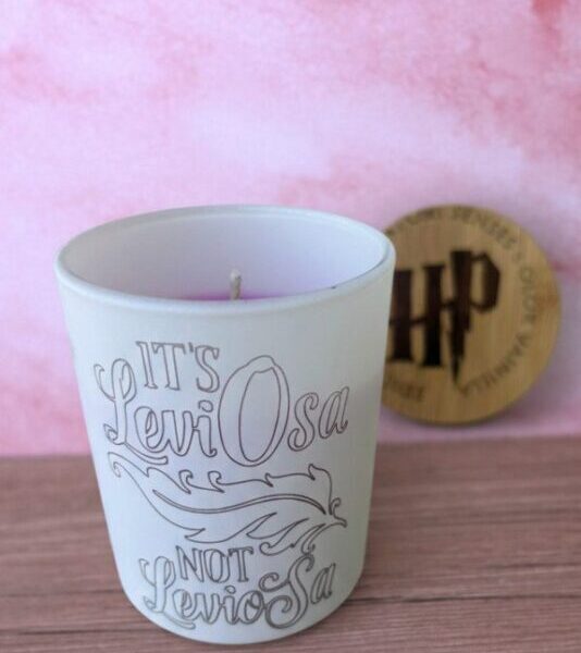 vela de la colección harry potter con olor a frutos del bosque